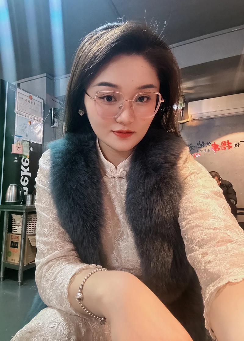 李亚男为什么看上王祖蓝 李亚男为什么看上王祖蓝