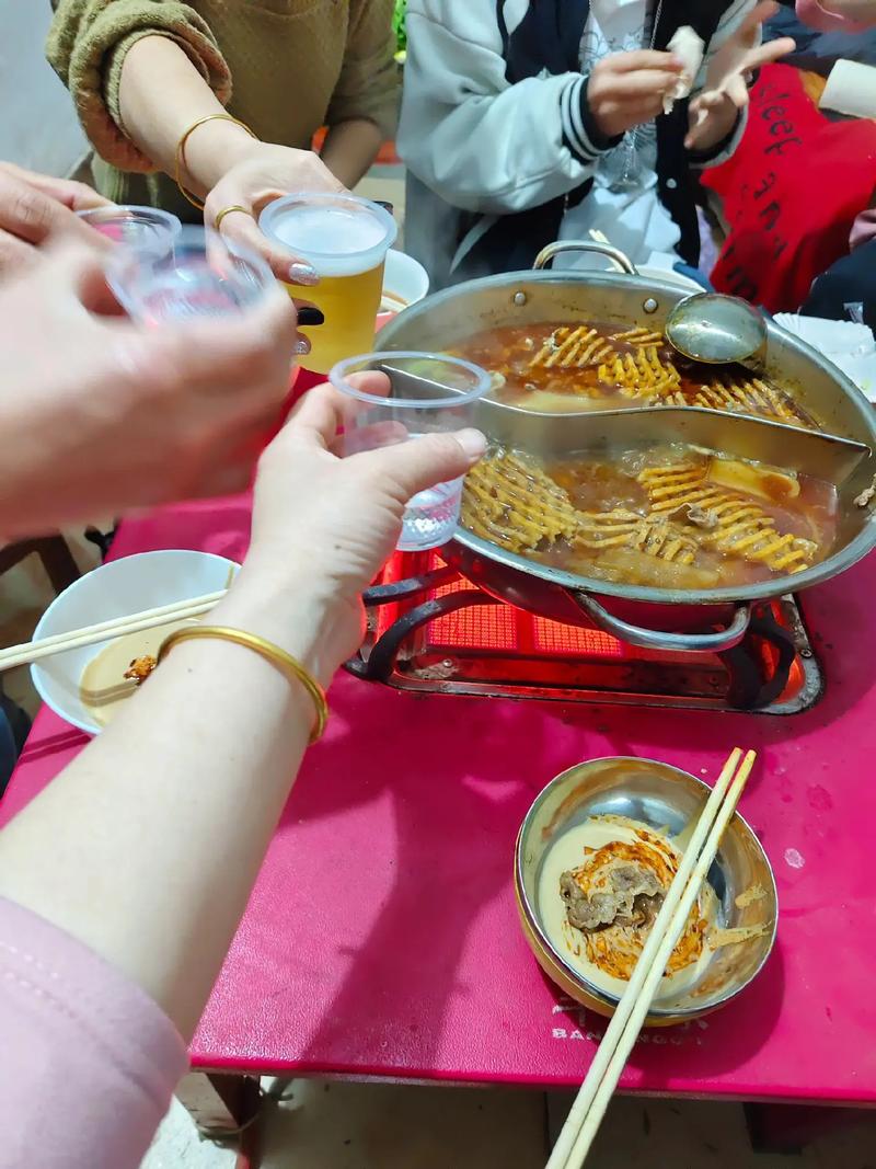 宋亚轩露腹肌 宋亚轩露腹肌上热搜 宋亚轩露腹肌 宋亚轩露腹肌上热搜