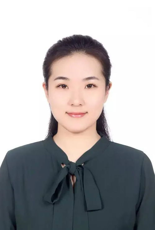 杨幂搀扶热巴 杨幂抱热巴