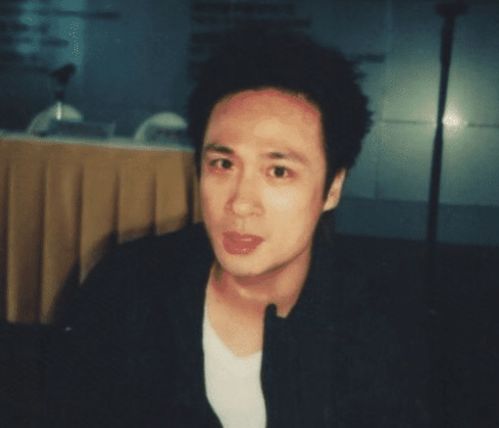 警方将彻查被拖拽女生与男子关系
